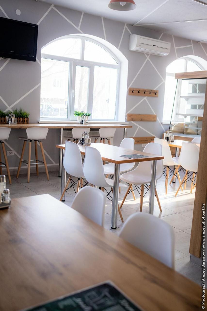 Restaurant/places to eat, Lounge or bar