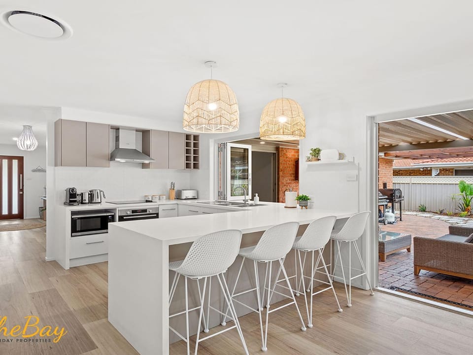 Kitchen or kitchenette, Seating area