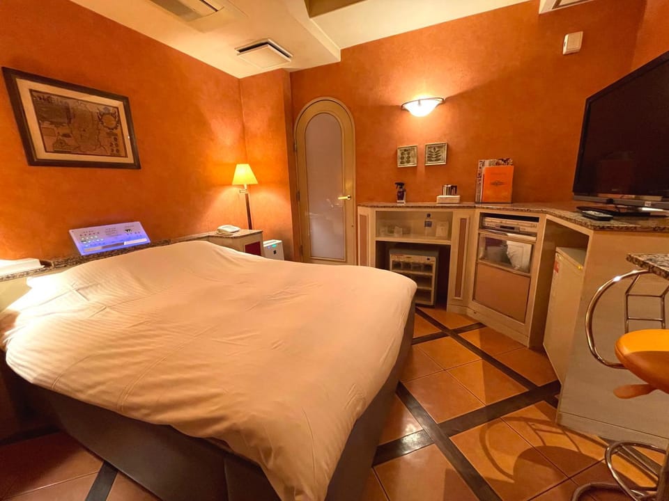 Photo of the whole room, Bedroom