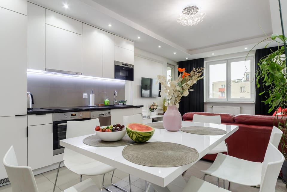 Kitchen or kitchenette, Seating area, Dining area