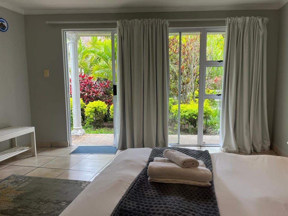 Garden, Photo of the whole room, Bedroom, Garden view