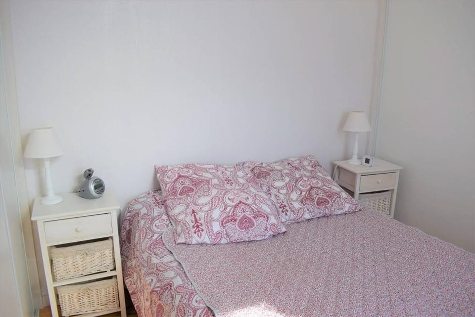 Appartement VUE SUR MER de chaque pièce, exposé au Sud au centre de TREBEURDEN Réf - 666 Apartment in Brittany