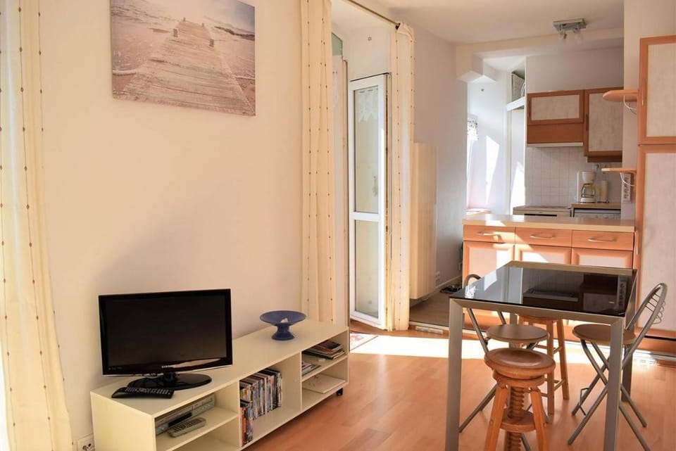 Appartement VUE SUR MER de chaque pièce, exposé au Sud au centre de TREBEURDEN Réf - 666 Apartment in Brittany