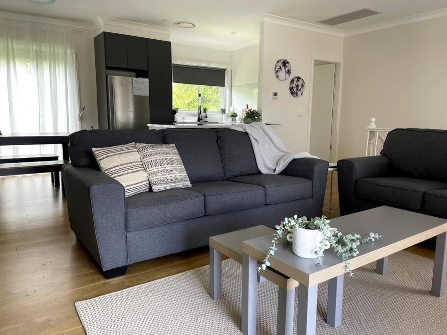 Toilet, Living room, Seating area, Dining area, kitchen