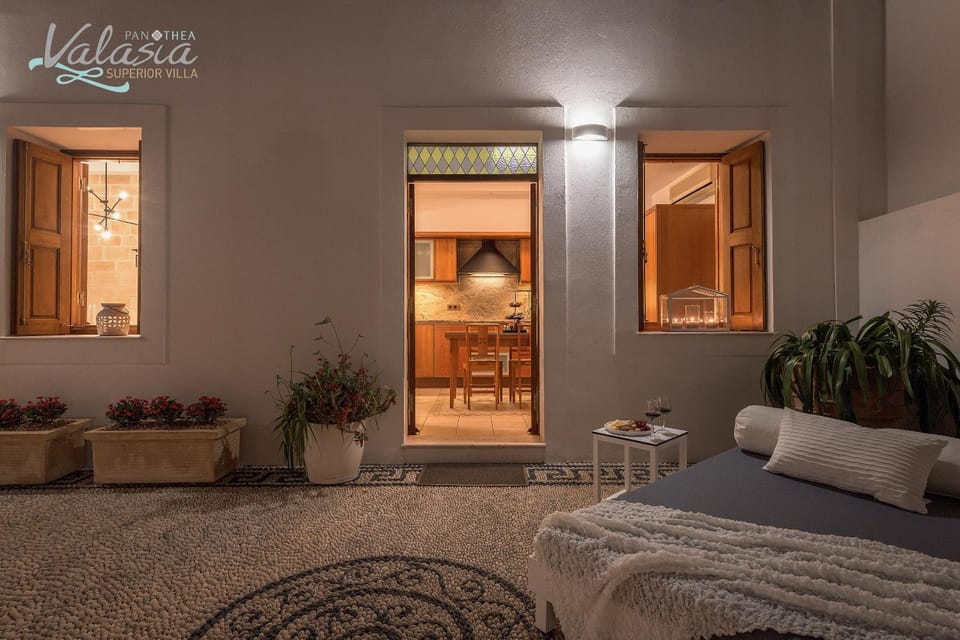 Property building, Nearby landmark, Living room, Landmark view, Landmark view, Inner courtyard view