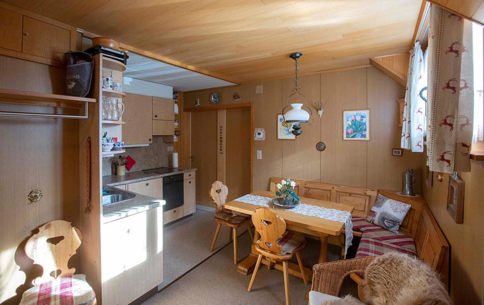 Seating area, kitchen