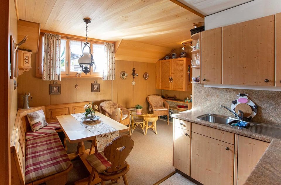 Dining area, kitchen