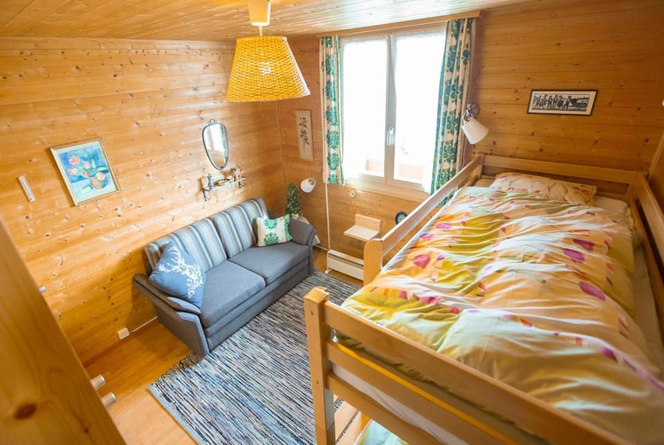Bedroom, bunk bed