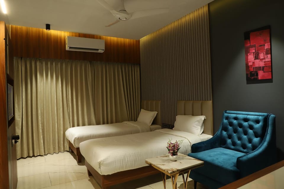 Bedroom, Breakfast