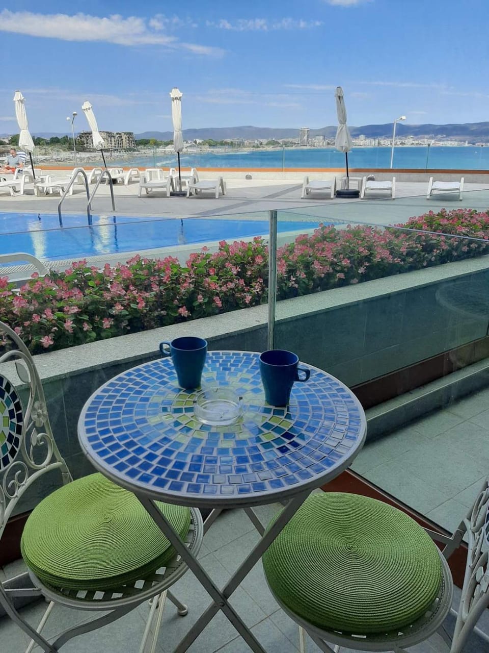 Patio, Day, Natural landscape, View (from property/room), Balcony/Terrace, Dining area, Beach, Pool view, Sea view, Swimming pool