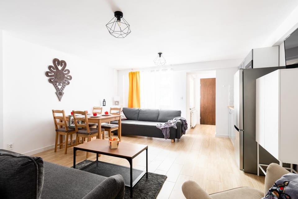 Kitchen or kitchenette, Living room, Seating area, Dining area