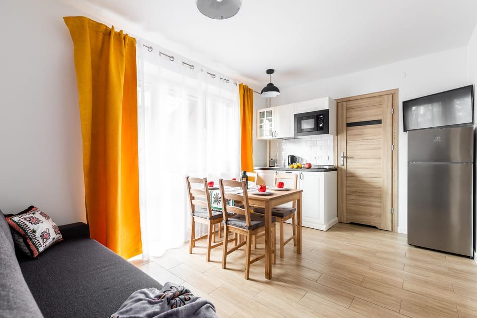 Kitchen or kitchenette, Living room, Seating area, Dining area