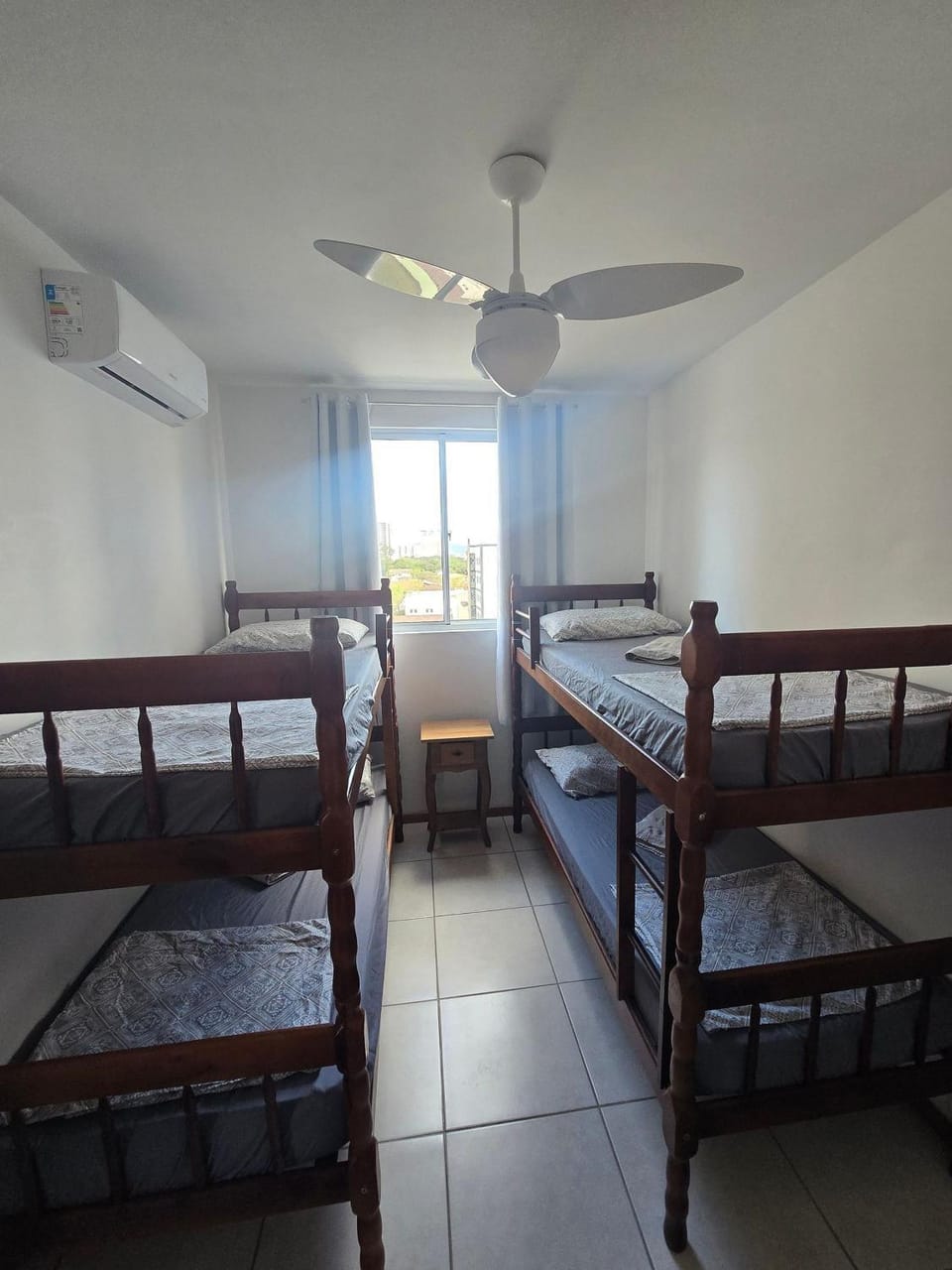 Bedroom, bunk bed