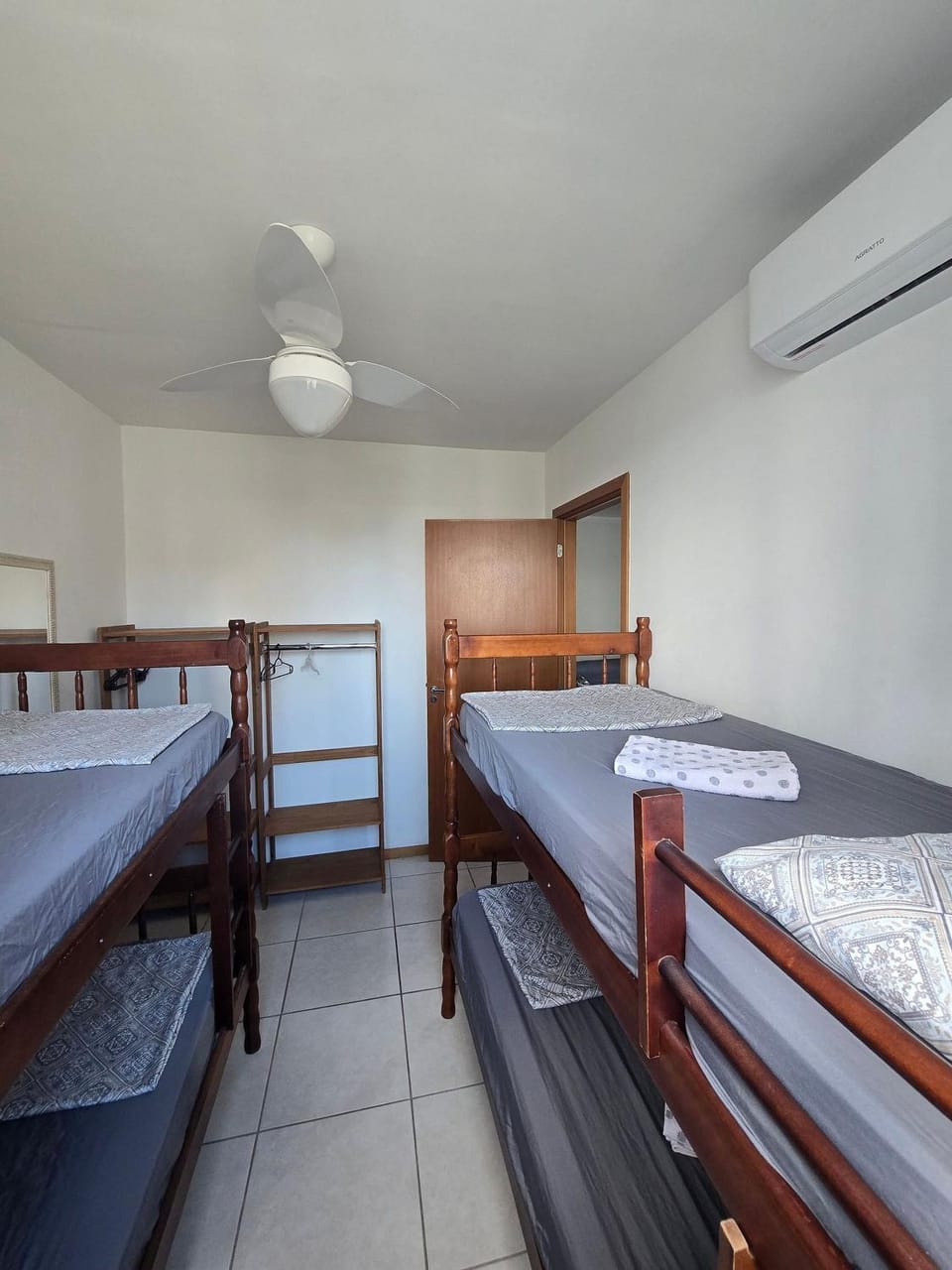 Bedroom, bunk bed
