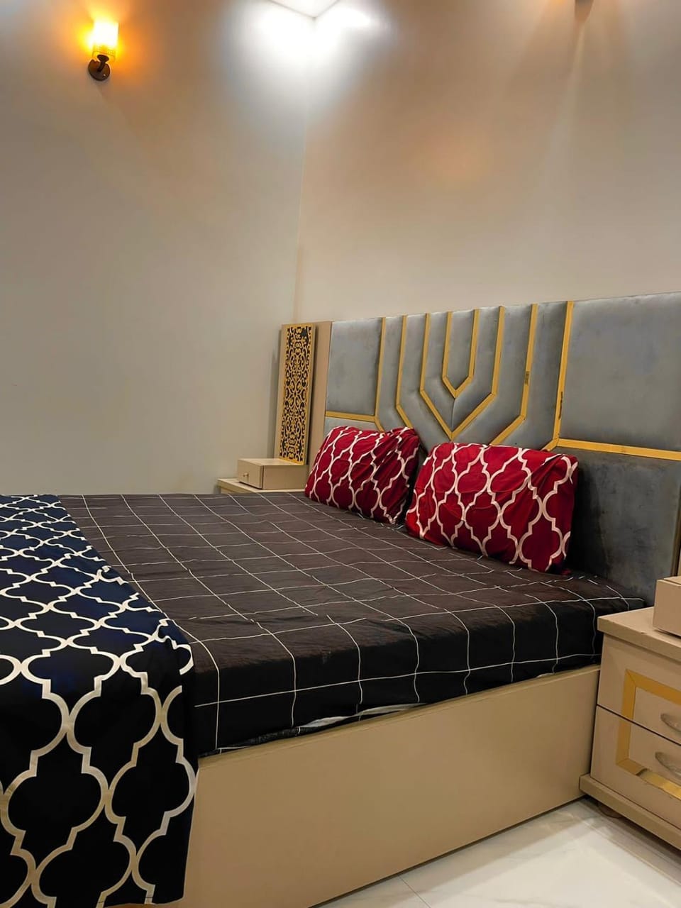 Bed, Photo of the whole room, Bedroom