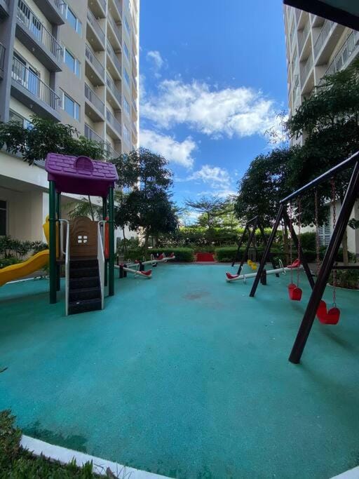 A Cozy 1 Bedroom Unit with a Parking at Tower 2 South Residences SM Southmall Apartment in Las Pinas