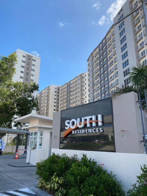 A Cozy 2 Bedroom Unit with a Parking at Tower 2 South Residences SM Southmall Apartment in Las Pinas