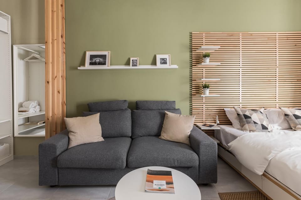 Bed, Living room, Photo of the whole room, Seating area, Bedroom