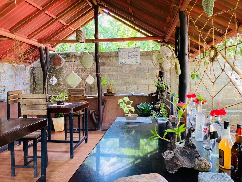 Restaurant/places to eat, Food and drinks, Dining area