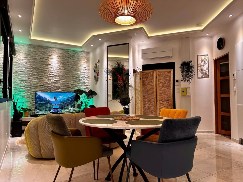 TV and multimedia, Living room, Dining area