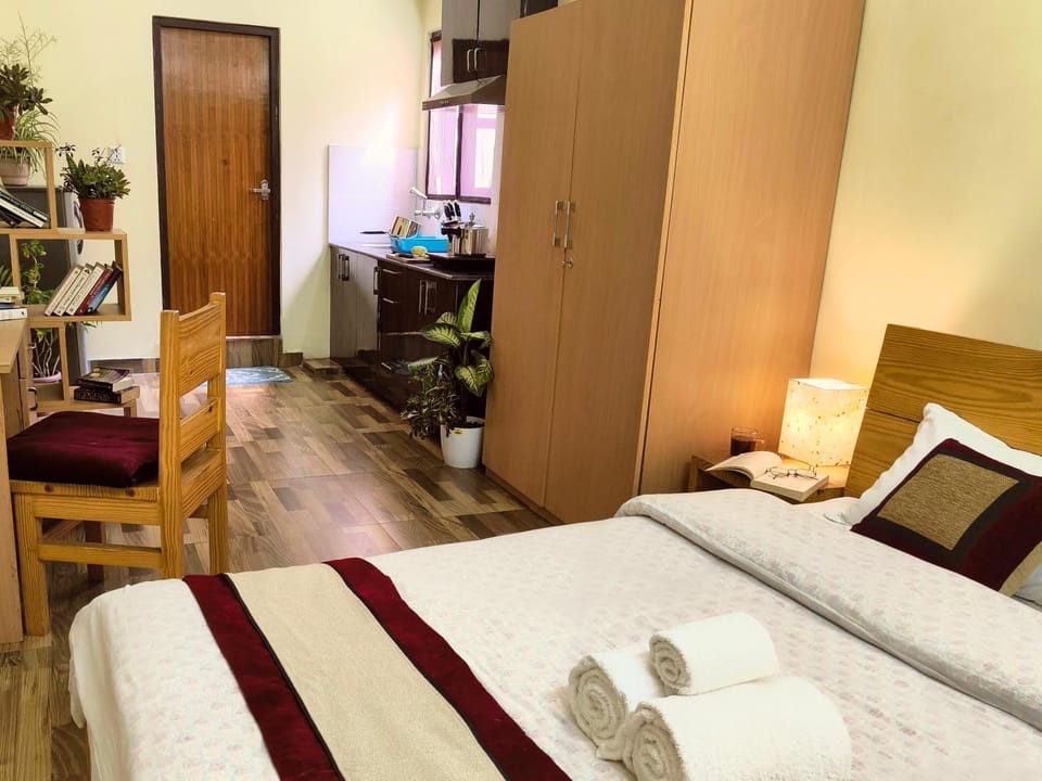 Bed, Kitchen or kitchenette, Bedroom, wardrobe