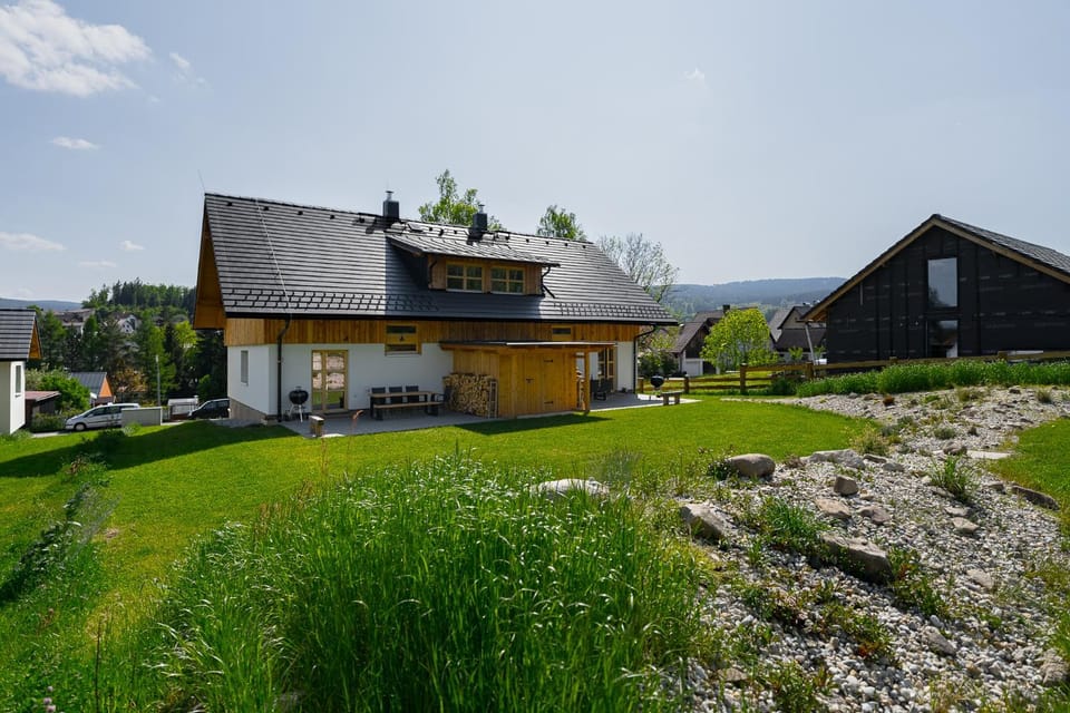 Property building, BBQ facilities, Balcony/Terrace, Seating area, Inner courtyard view