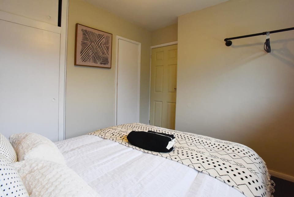 Westgate House - 5 bedroom newly renovated house with hot tub & private parking Apartment in Canterbury