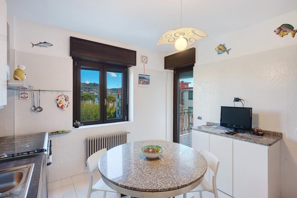 Property building, Kitchen or kitchenette, Living room