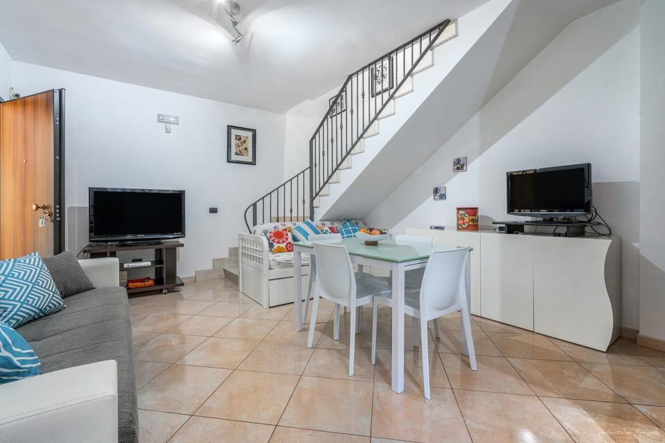 Communal lounge/ TV room, Living room, Seating area, Dining area