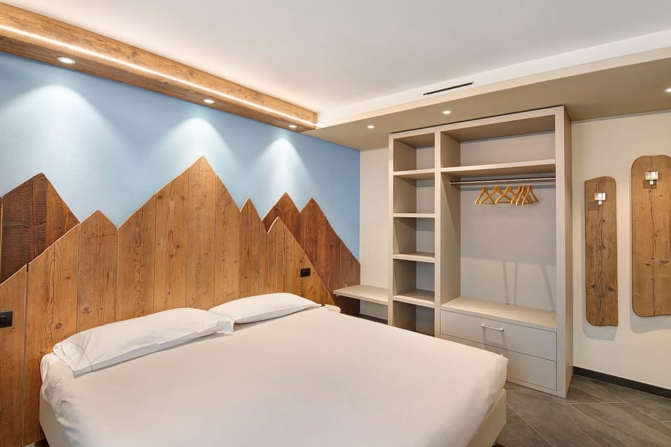 Living room, Bedroom