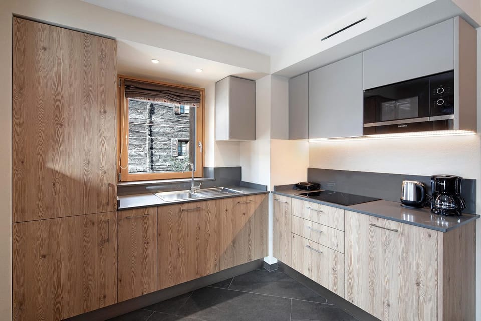Kitchen or kitchenette, Living room