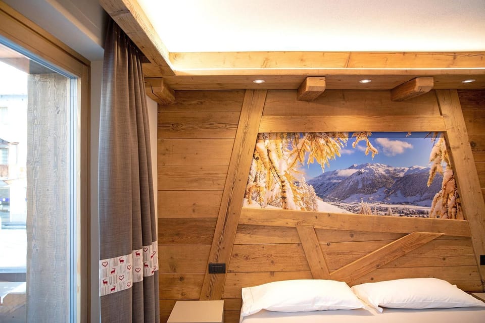 Property building, Living room, Bedroom