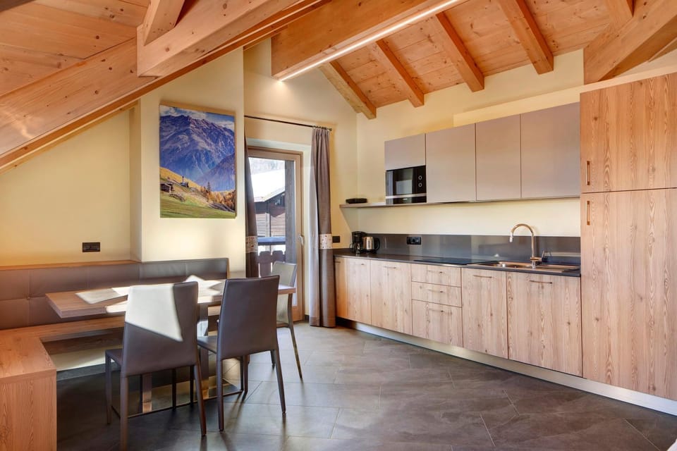Property building, Kitchen or kitchenette, Living room