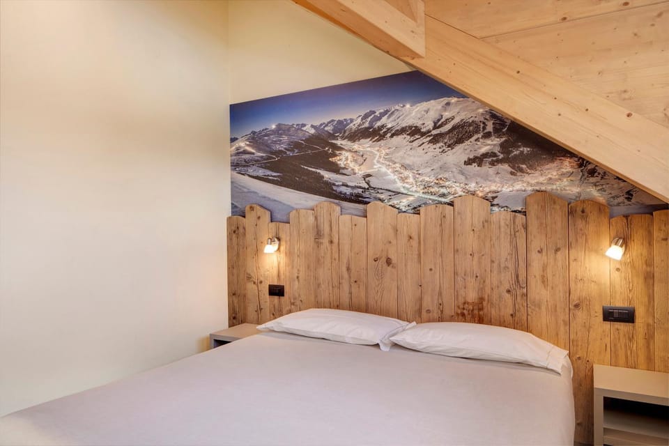 Property building, Living room, Bedroom