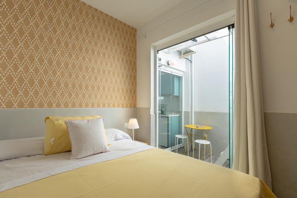 Patio, Bed, Bedroom, internet, air conditioner