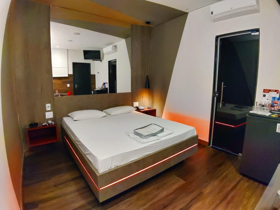 Bed, Photo of the whole room, Bedroom, air conditioner