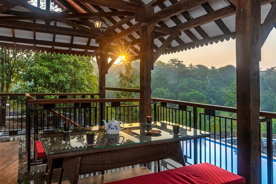 Day, Natural landscape, View (from property/room), Balcony/Terrace, Seating area, Dining area