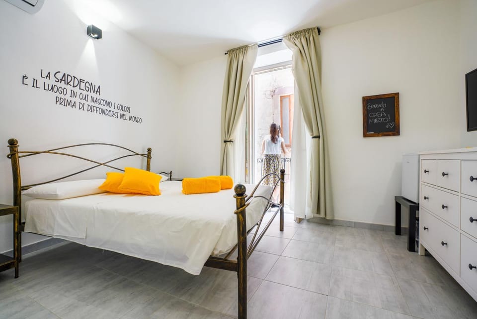 Bed, Photo of the whole room, Bedroom, towels, air conditioner