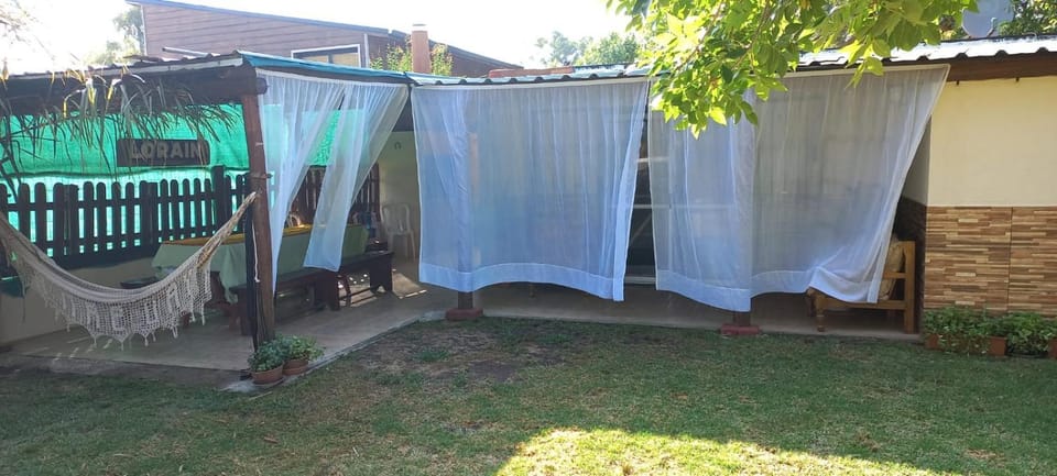Casa en Playa Hermosa, para 6 personas, a 4 cuadras de la playa totalmente cercada a 7 minutos de Piriápolis House in Maldonado Department, Uruguay