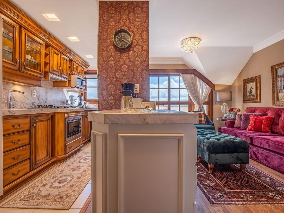Kitchen or kitchenette, Living room