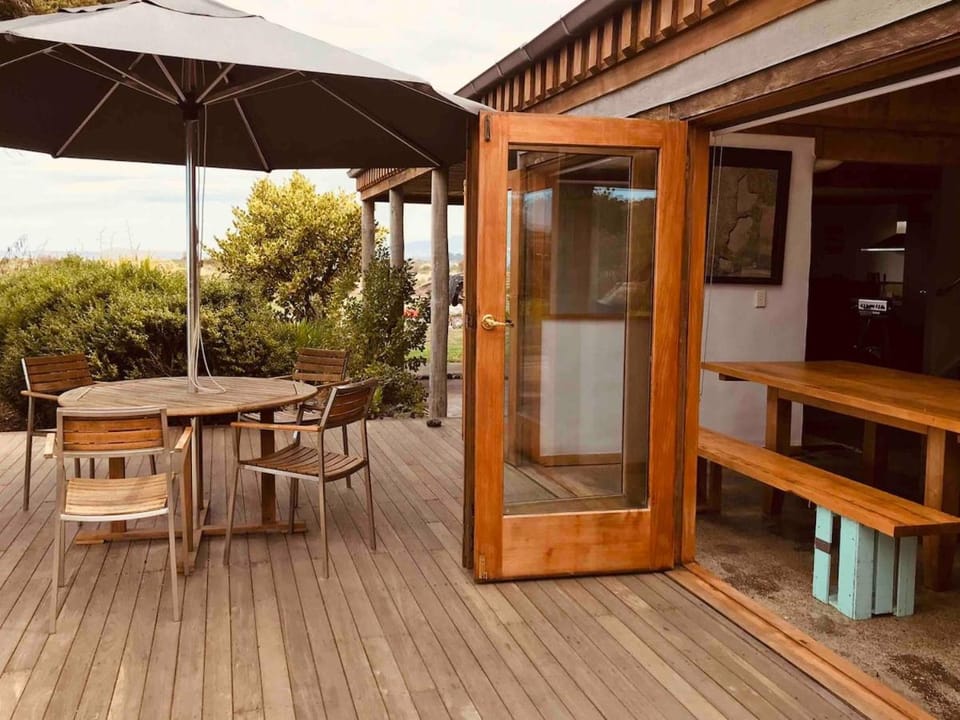 Straw bale house by the sea, Kaikoura House in Canterbury