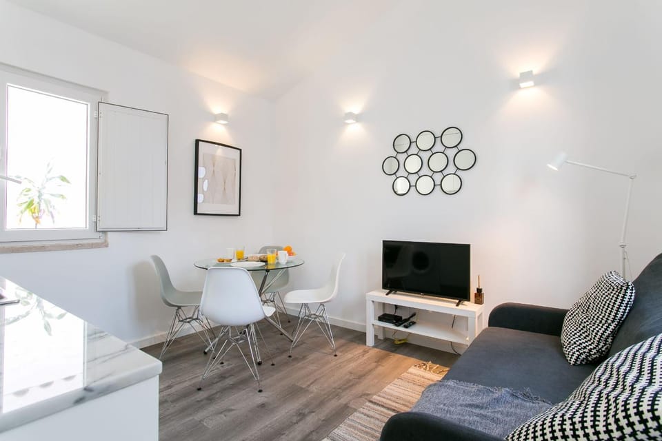TV and multimedia, Living room, Dining area