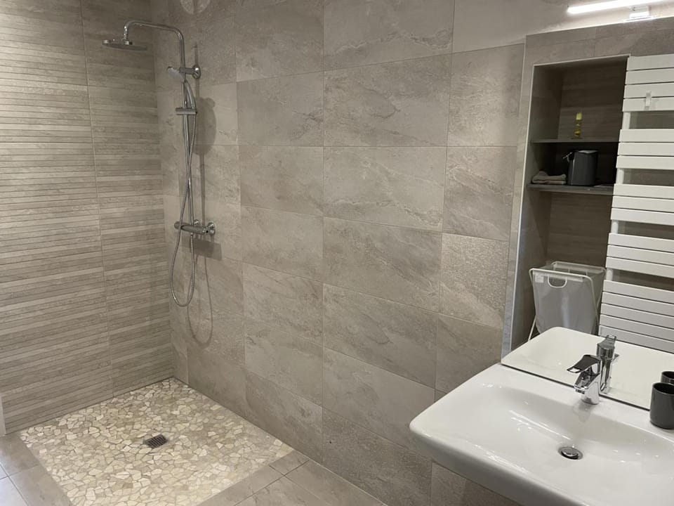 Gîte spacieux avec climatisation dans la campagne bourbonnaise - FR-1-489-339 House in Auvergne-Rhône-Alpes