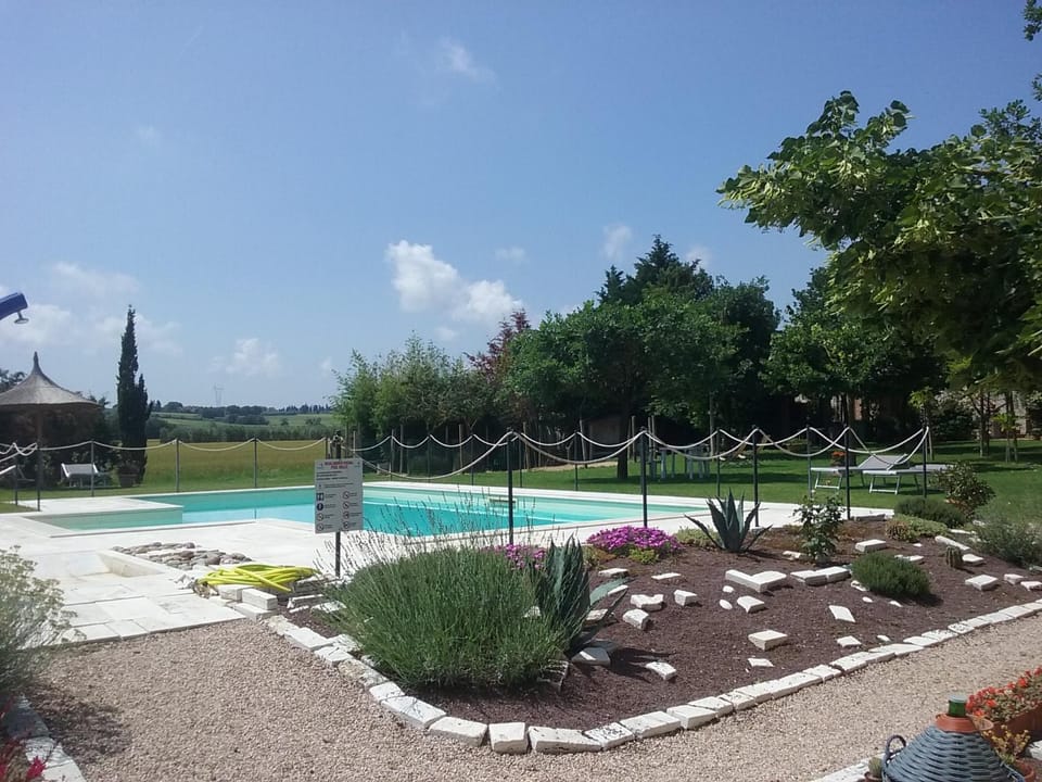 Decorative detail, Pool view