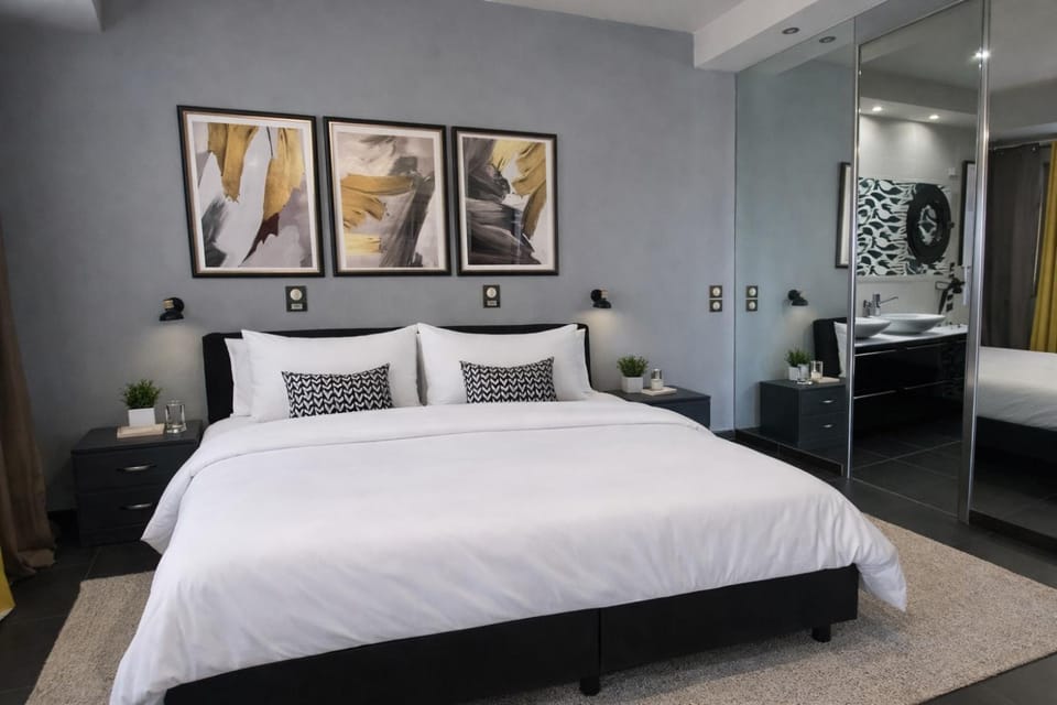 5-Star feel - Luxury penthouse for 4 with huge balcony & view ,8 min from Athens airport Apartment in East Attica Regional Unit, Greece