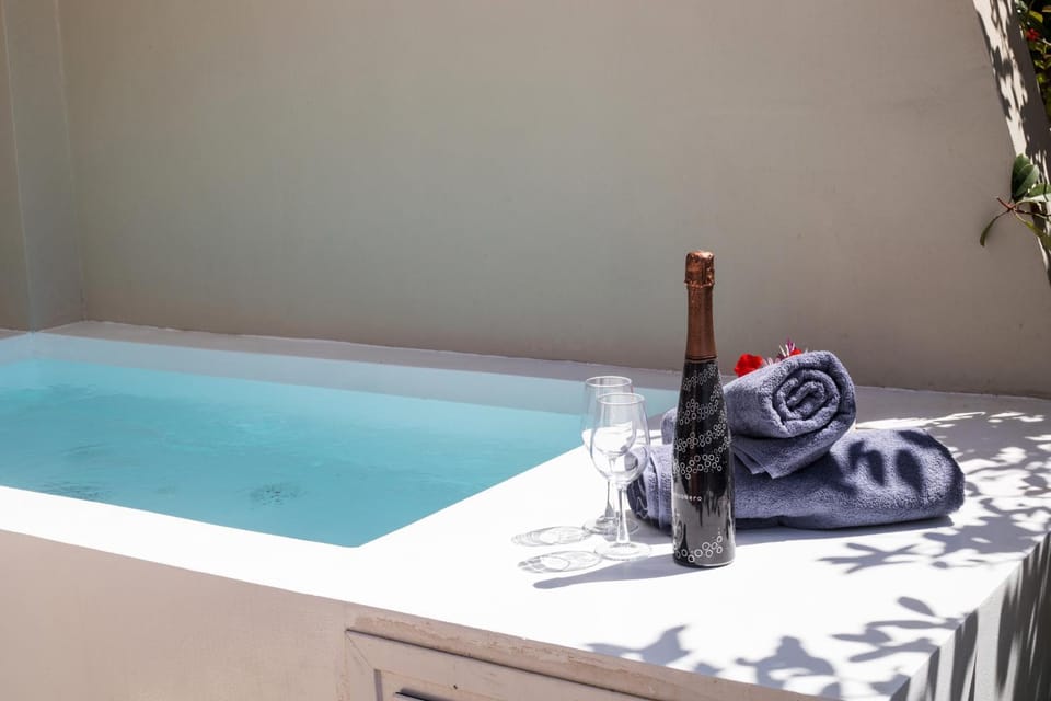 Spitaki Pool House & Spitaki Jacuzzi Deluxe Suite Apartment in Corfu