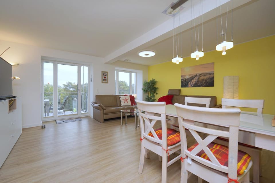 TV and multimedia, Balcony/Terrace, Living room, Seating area, Dining area