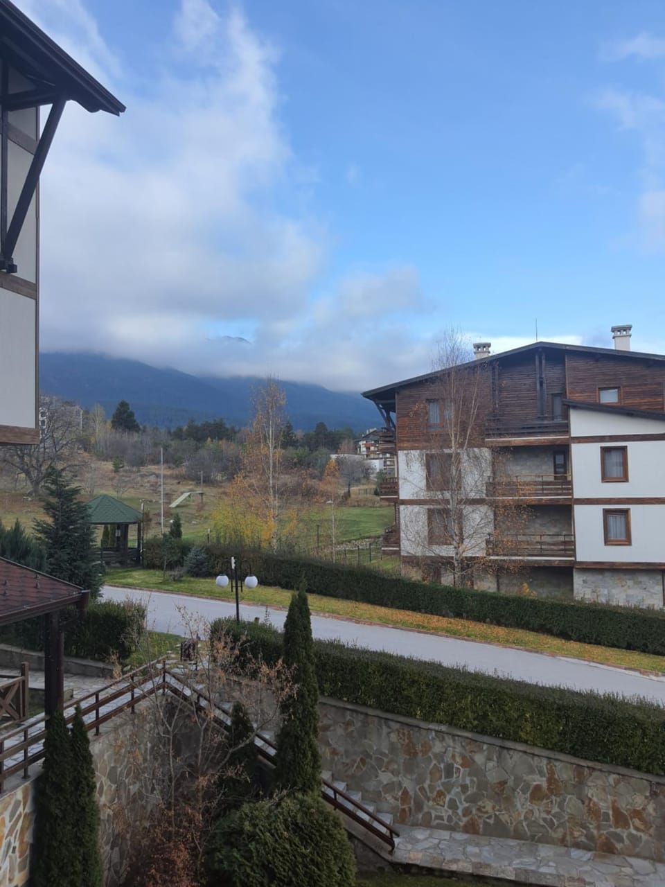 Neighbourhood, Mountain view, Street view