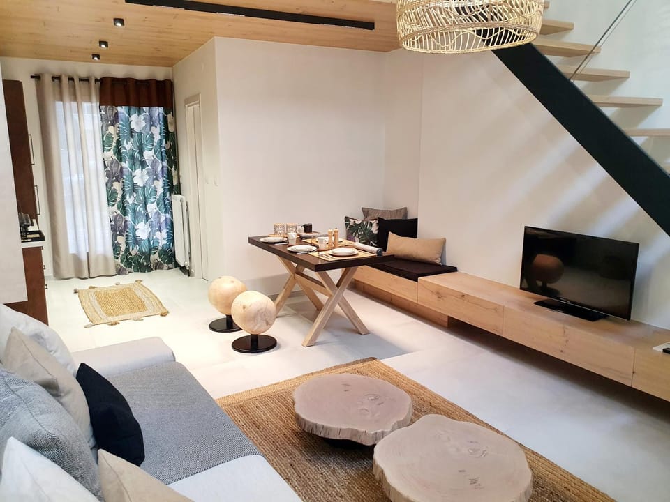 TV and multimedia, Living room, Seating area