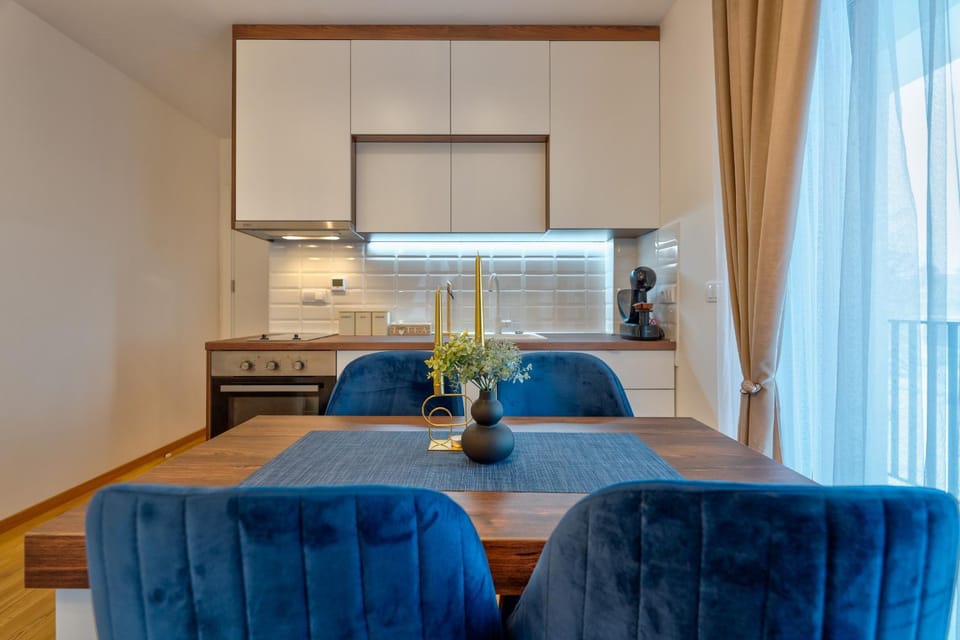 Kitchen or kitchenette, Living room, Dining area